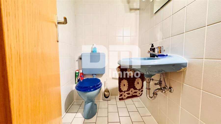 Schön zentral gelegenes Büro mit Balkon und Tiefgaragenstellplatz - WC